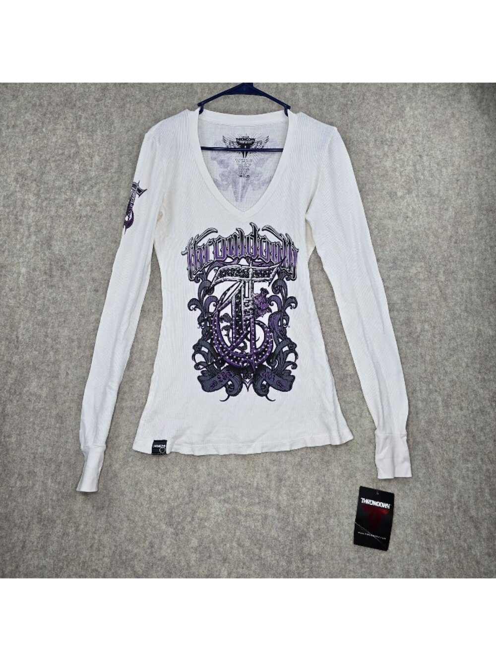 Throwdown Premium White Long Sleeve Graphic Tee Women’s Y2K Cotton V-Neck